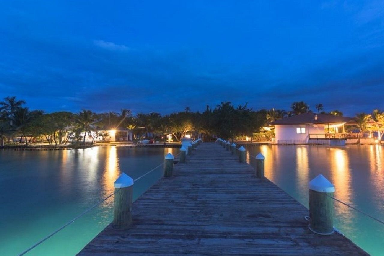 Hatchet Caye Island Resort (Adults Only) Placencia Buitenkant foto